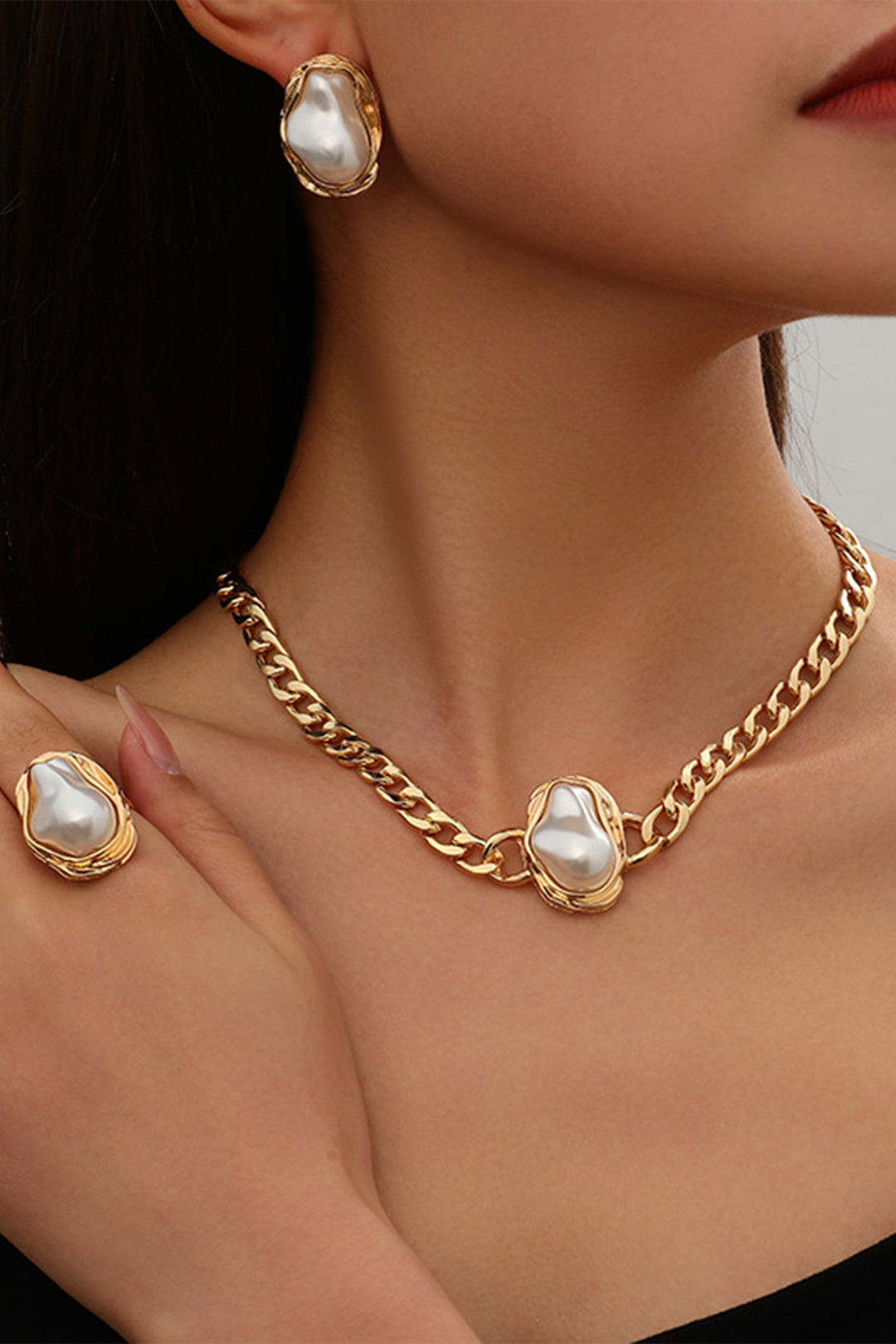 Pearl Irregular Metallic Necklace