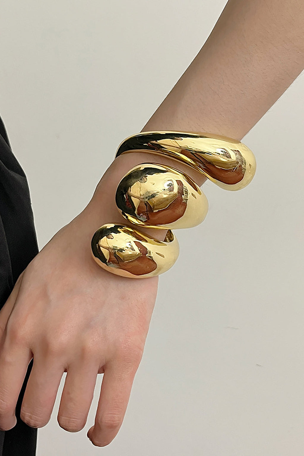 Geometric Bracelet With Spiral Design 