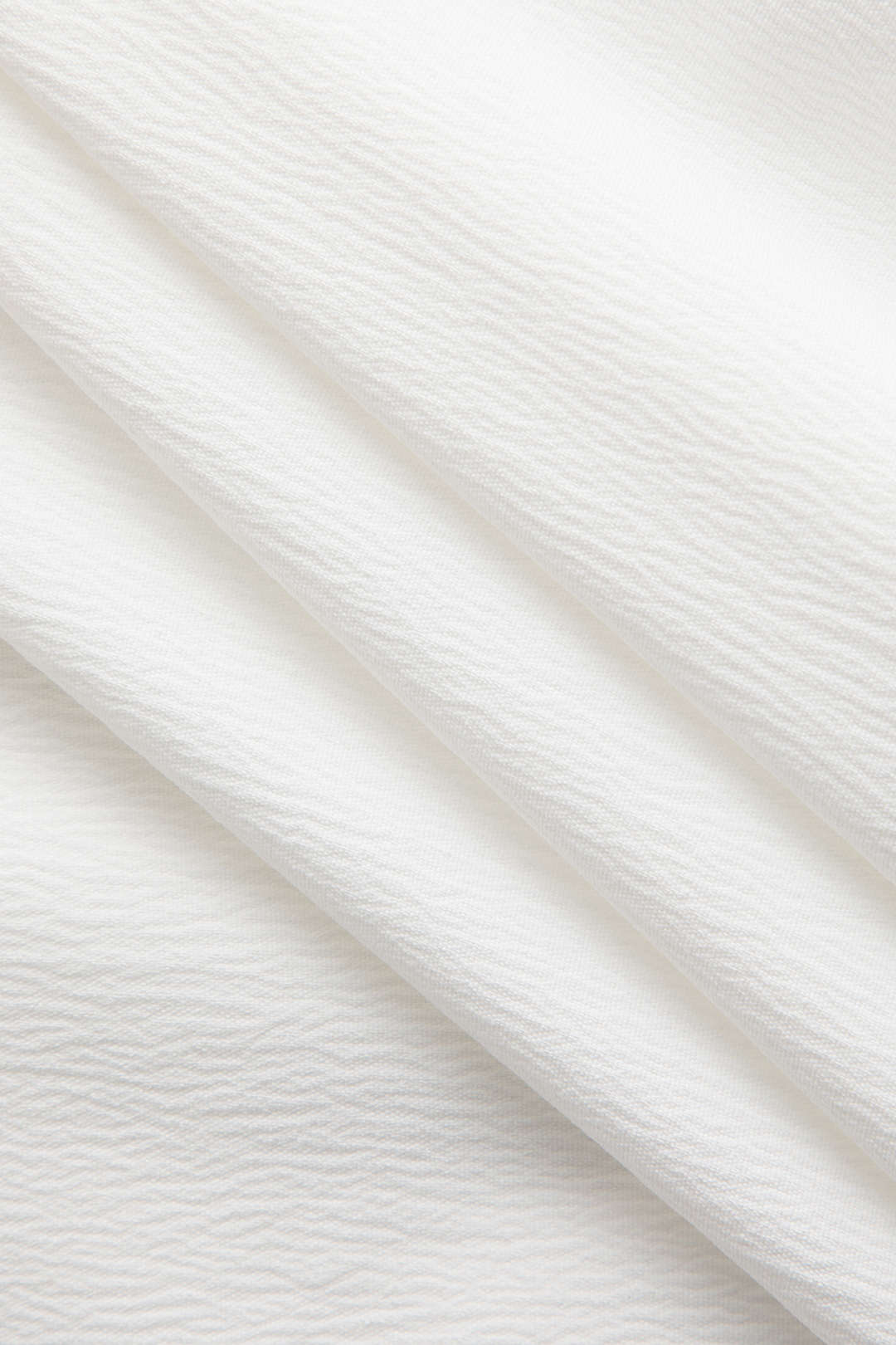 Vestido camisero mini cruzado con escote en V profundo 