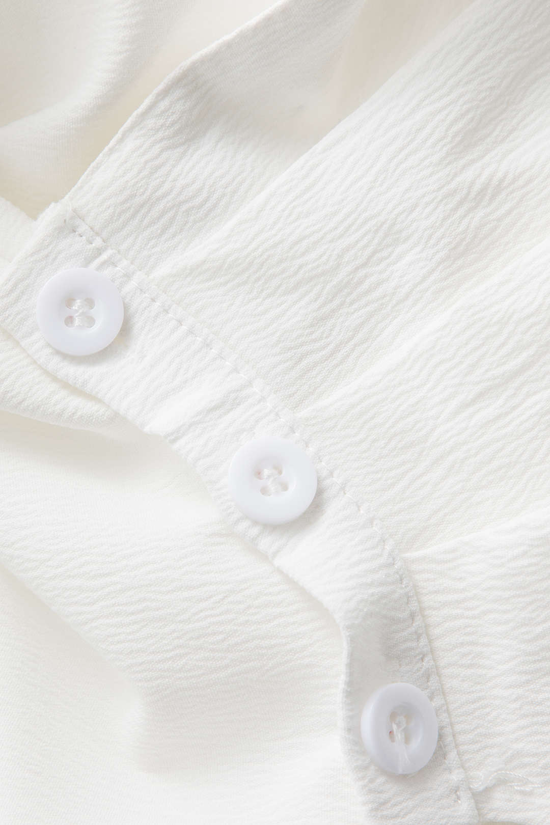 Vestido camisero mini cruzado con escote en V profundo 